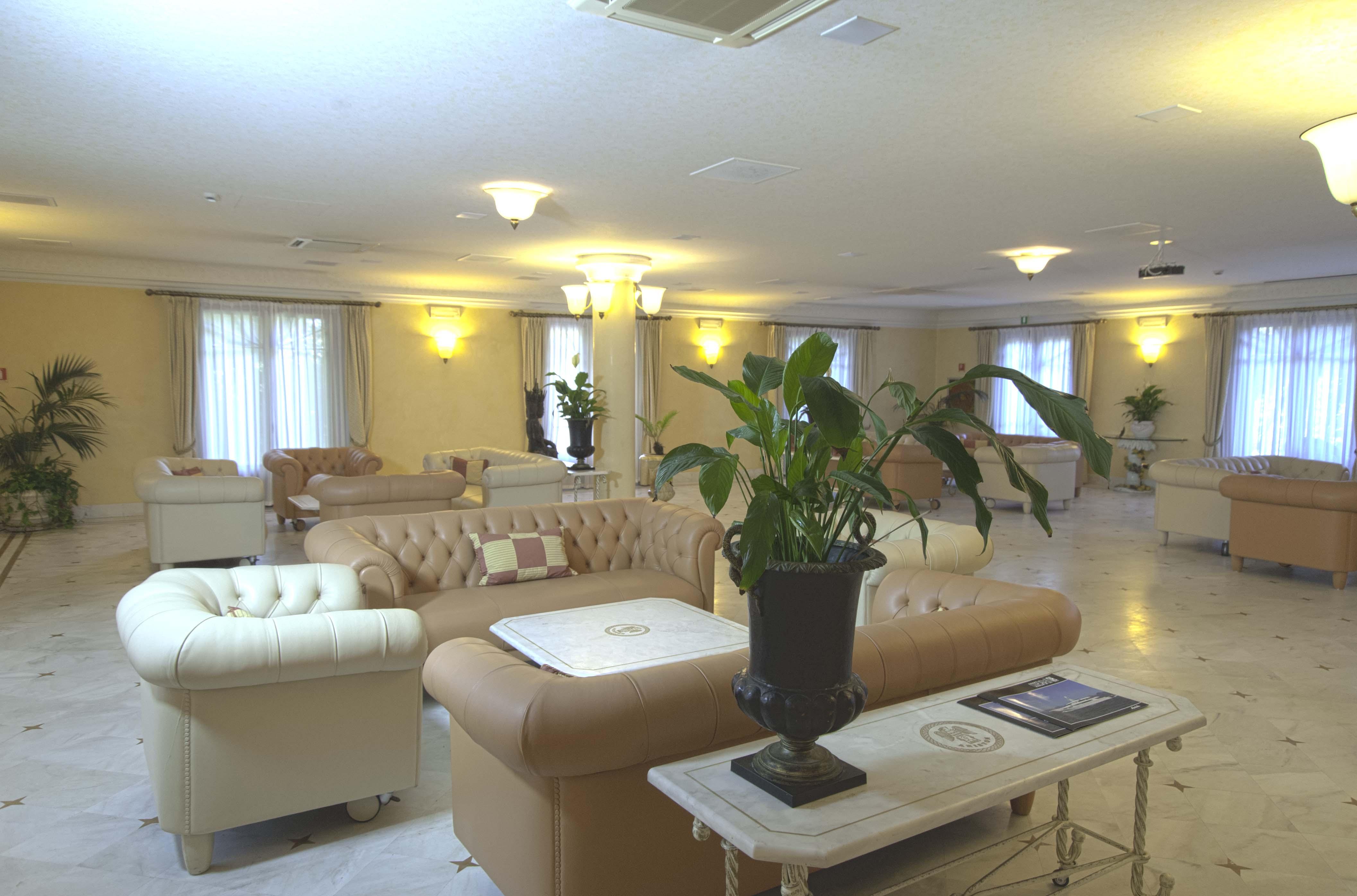 Park Hotel Villa Ariston ลิโด ดิ กามาโยเร ภายนอก รูปภาพ