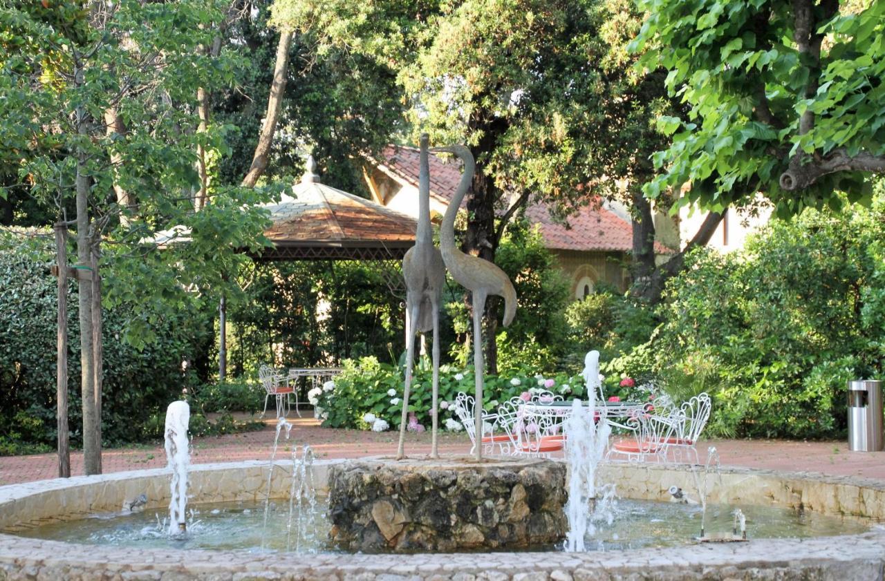 Park Hotel Villa Ariston ลิโด ดิ กามาโยเร ภายนอก รูปภาพ